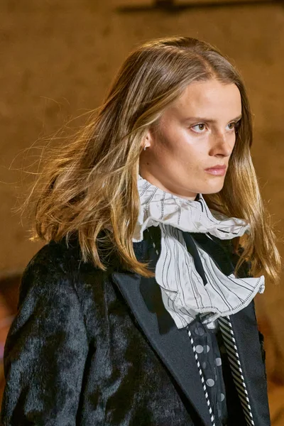 Look 63